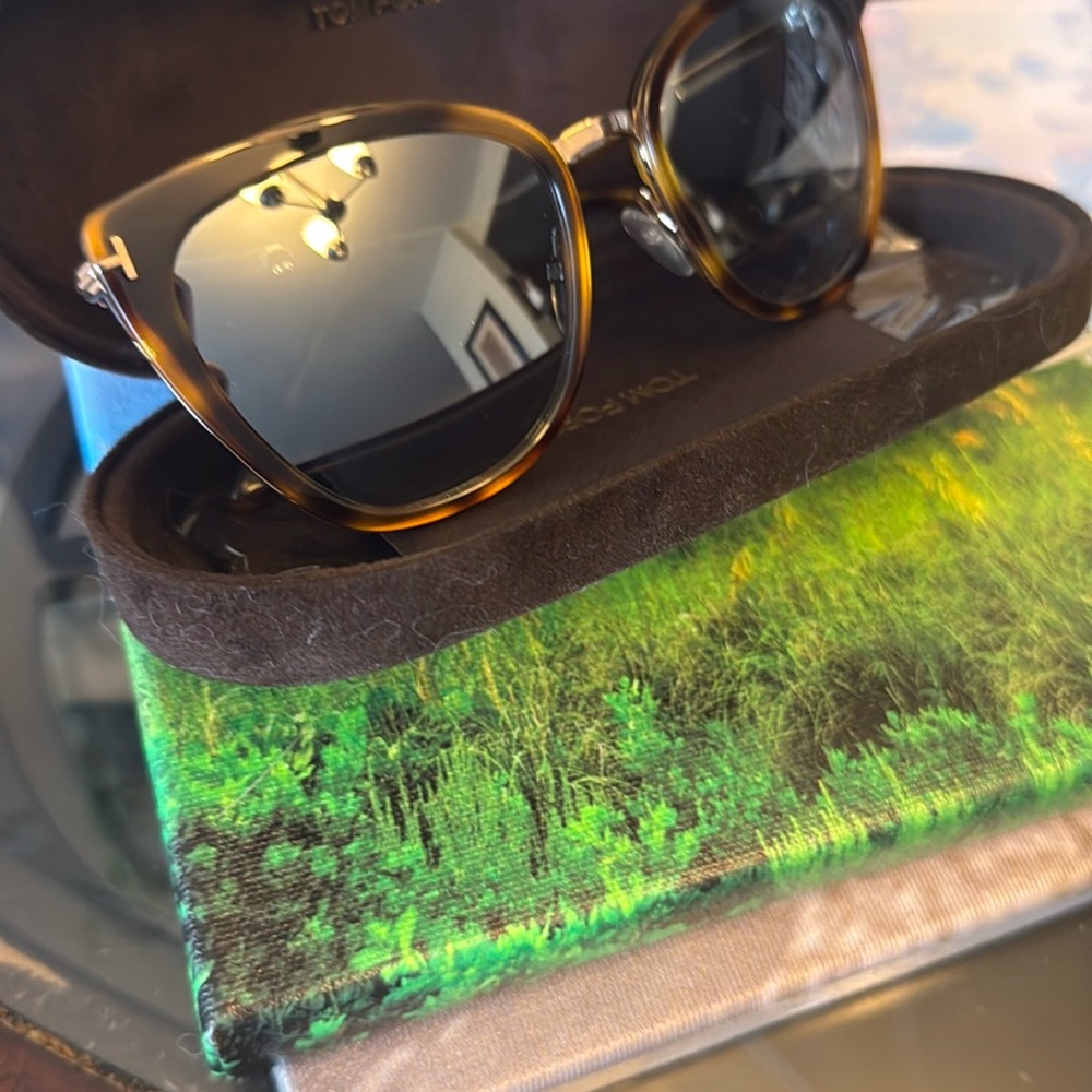 Tom Ford Tortoise Shell Sunglasses - Picture 11 of 11